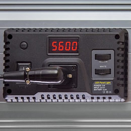 LP-5829B Színhőmérséklet kijelzés és V-Lock Akku-hátfal - nagyobb kép